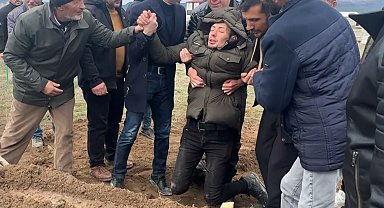 Feci şekilde can veren 5 yaşındaki çocuk defnedildi, acılı baba sinir krizi geçirdi