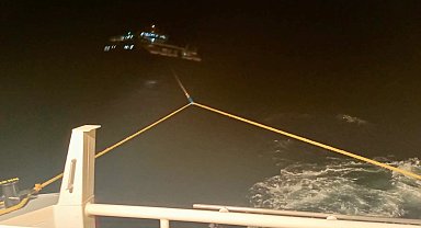 Fethiye açıklarında arızalanan tekne kurtarıldı