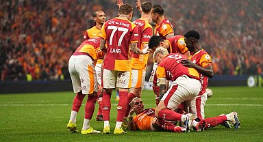 Galatasaray evindeki yenilmezlik serisini derbide sürdürdü