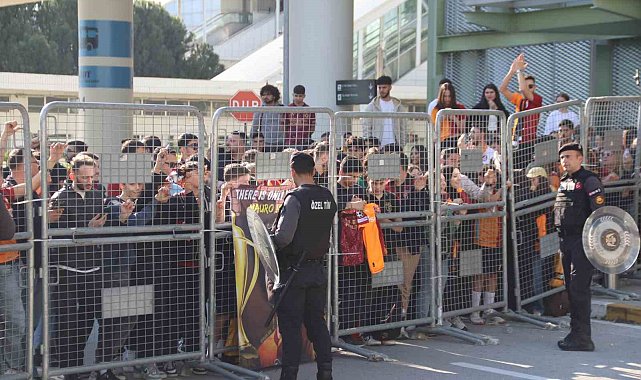 Galatasaray kafilesi İzmir'de