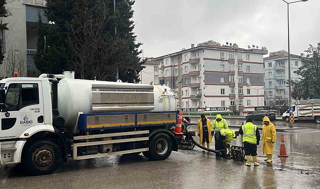 Gaziantep Büyükşehir yağışa karşı sahada