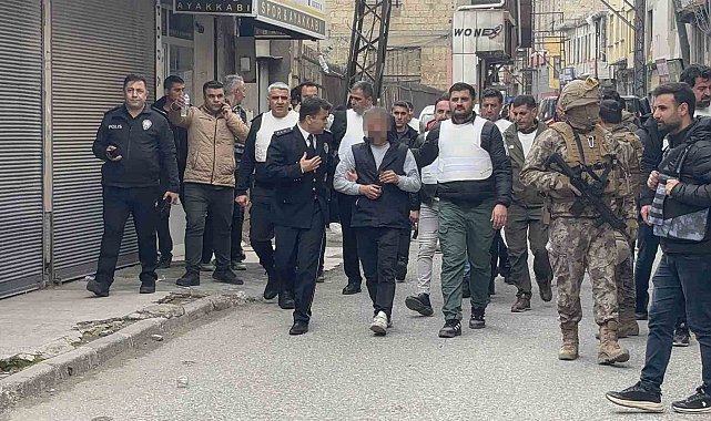 Gaziantep'te hareketli dakikalar: 5 kişiyi rehin aldı, polise ateş açtı, yakalandı