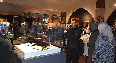 Gaziantep'te kutsal emanetler sergisi ziyaretçi akınına uğradı