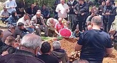 Gelin çiçeği, damadın mezarına konuldu
