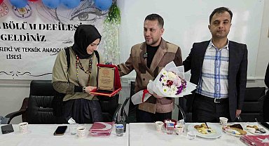 Genç tasarımcılar usta isimle bir araya geldi