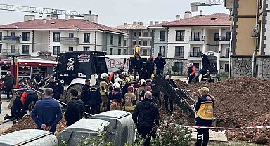 Göçük altında kalan işçi için ekipler seferber oldu