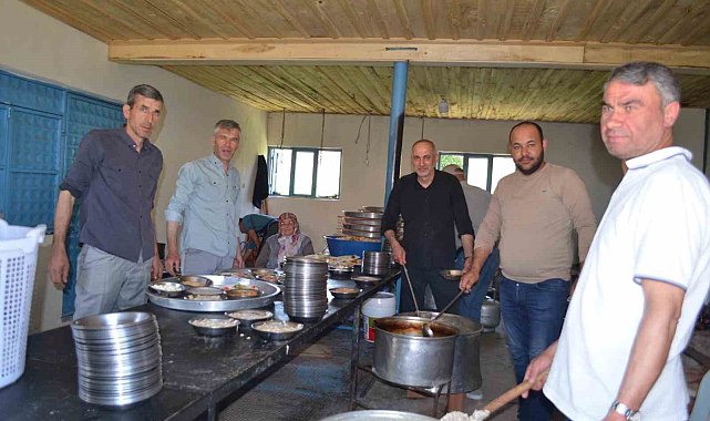 Gördes'te geleneksel köy hayrına yoğun katılım