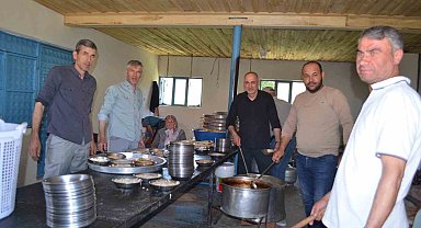Gördes'te geleneksel köy hayrına yoğun katılım