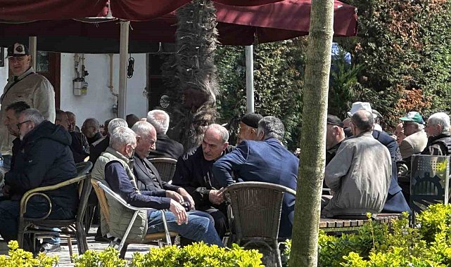 Günler sonra güneşi gören Sakaryalılar soluğu dışarıda aldı
