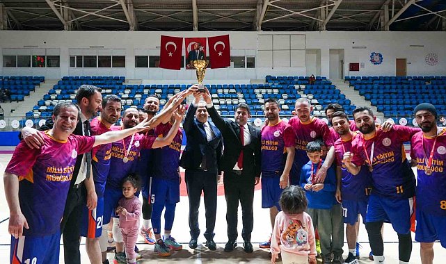 Hakkari şampiyonluk kupası Milli Eğitim Müdürlüğü'nün