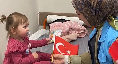 Hastanedeki çocuklara 23 Nisan sürprizi