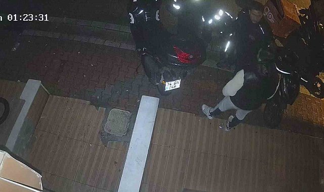 Hırsızlık yaptı sandılar, 14 yaşındaki çocuğu tekme tokat dövdüler; o anlar kamerada