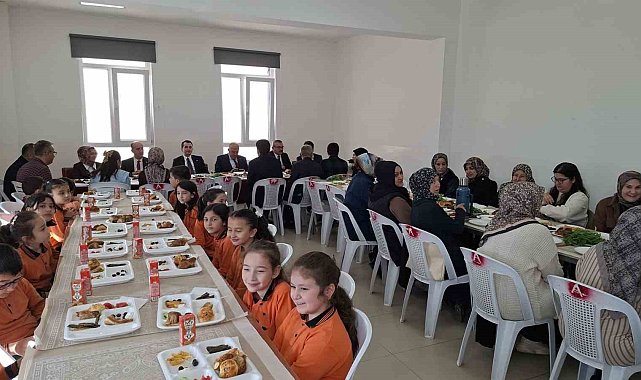 Hisarcık Atatürk İlkokulunda"Aile Yılı" teması kapsamında okul-aile kahvaltı etkinliği