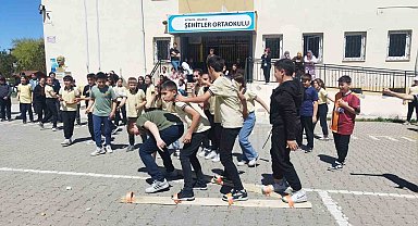 Hisarcık Şehitler Ortaokulu'nda çocuk oyunları şenliği
