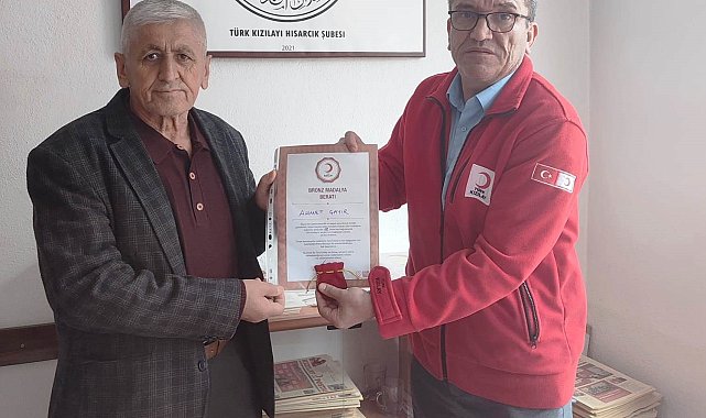 Hisarcık'ta 18 kez kan bağışı yapan esnafa bronz madalya