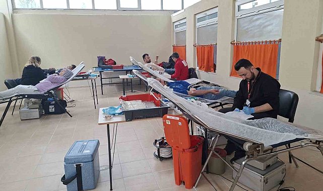 Hisarcık'ta kan bağışı kampanyasına velilerden yoğun destek