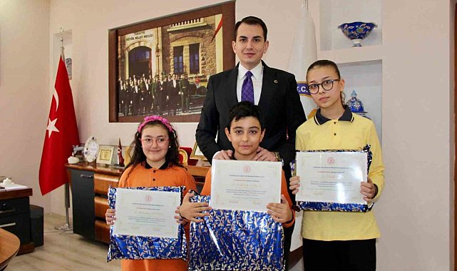 Hisarcık'ta "Kitap kurdu" öğrencilere Kaymakam Atam'dan ödül