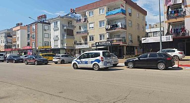 Husumetli akrabalar arasında bıçaklı kavga: 2 yaralı