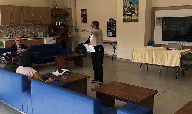 Huzurevi sakinlerine "Dijital Okuryazarlık" eğitimi verildi