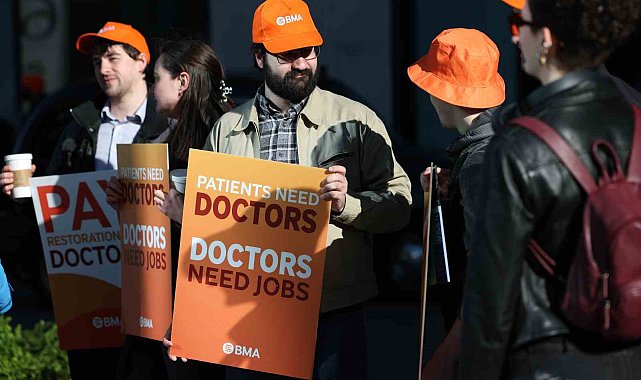 İngiltere'de doktorlardan 6 günlük iş bırakma eylemi