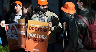 İngiltere'de doktorlardan 6 günlük iş bırakma eylemi