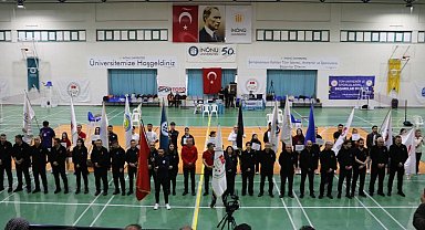 İnönü Üniversitesinin ev sahipliğinde badminton müsabakaları başladı