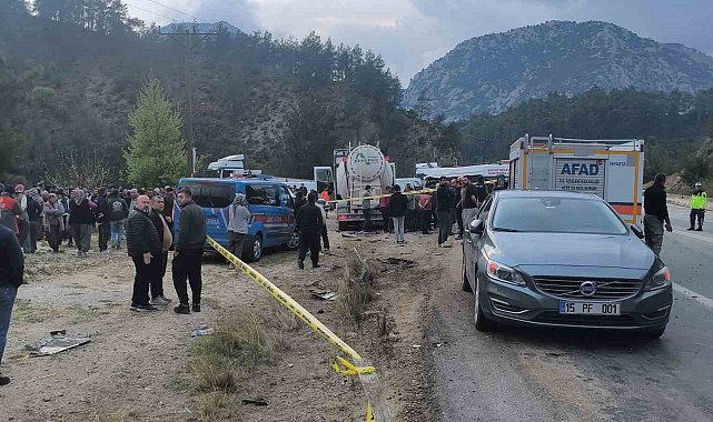 İş dönüşü yaşanan ve 7 kişinin hayatını kaybettiği feci kaza sonrası yol trafiğe açıldı