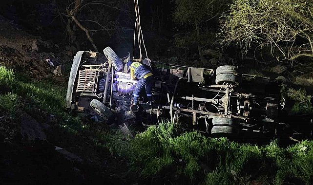 İş makinesi şarampole yuvarlandı: 1 ölü, 1 yaralı