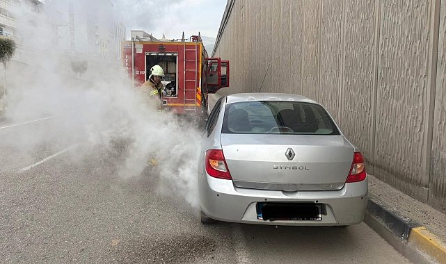 İskenderun'da otomobil yangını