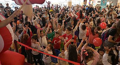 Isparta Belediyesi'nin 23 Nisan etkinliğinde renkli görüntüler