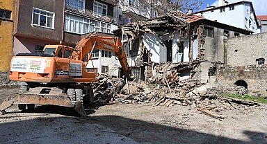 Isparta'da katlı otopark projesinde metruk binalar yıkıldı, çalışmalar hız kazandı
