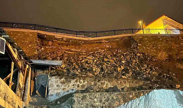 İspir'de heyelan: 2 konut boşaltıldı