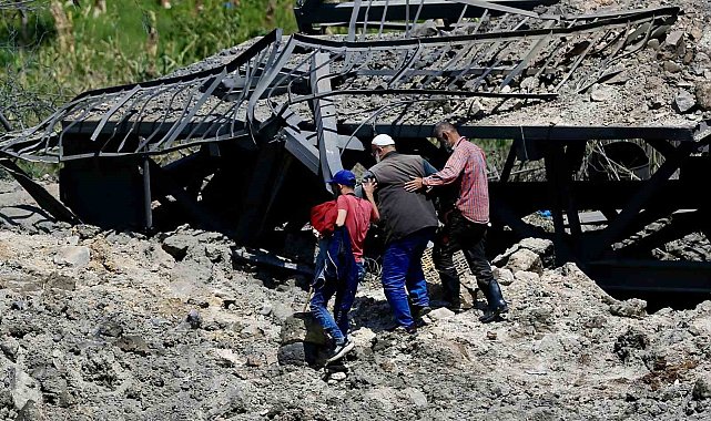 İsrail, Lübnan'ın güneyi ile bağlantıyı sağlayan son köprüyü vurdu