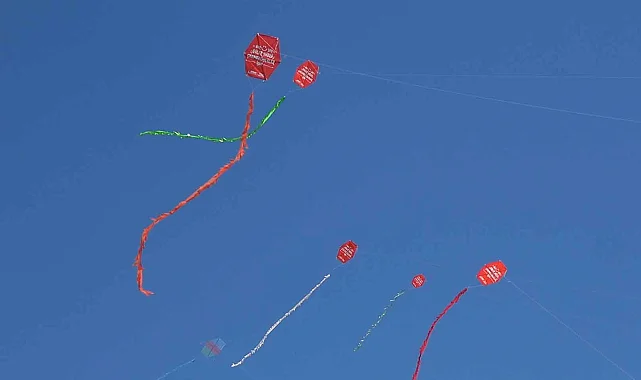 İstanbul Çekmeköy'de gökyüzünde renk cümbüşü