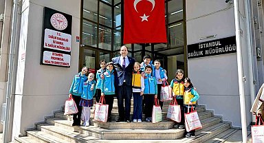 İstanbul İl Sağlık Müdürü Doç. Dr. Abdullah Emre Güner çocukları makamında ağırladı