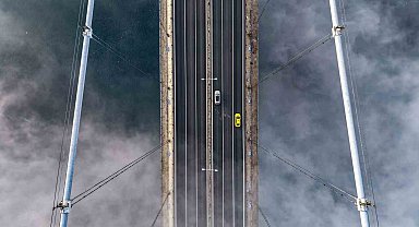 İstanbul'daki yoğun sis Boğaz'da görsel şölen oluşturdu