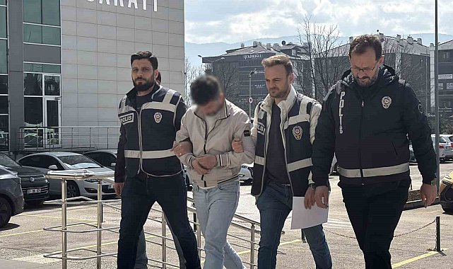 İstanbul'dan gelip Bolu'da iki kadını dolandırdı, kaçış planı TEM'de bozuldu