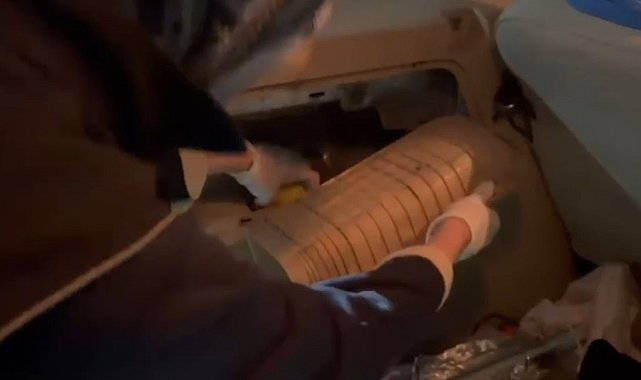 İstanbul'dan Samsun'a uyuşturucu taşıyan şüpheliler Sakarya'da yakalandı