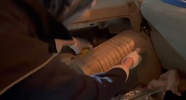 İstanbul'dan Samsun'a uyuşturucu taşıyan şüpheliler Sakarya'da yakalandı