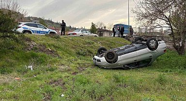 İzinsiz aldığı otomobille kaza yaptılar: 2 yaralı