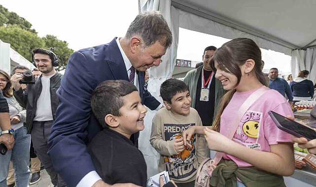 İZKİTAP-7. İzmir Kitap Fuarı kapılarını açtı