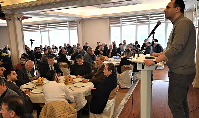 İzmir Bornova'da sanayi esnafıyla aynı sofrada