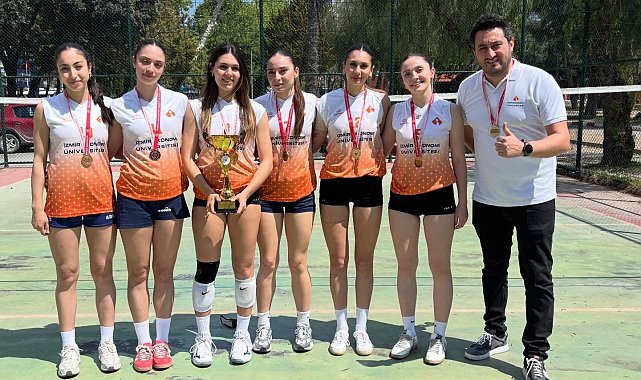 İzmir Ekonomi, denizde ve filede şampiyon