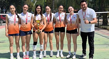 İzmir Ekonomi, denizde ve filede şampiyon