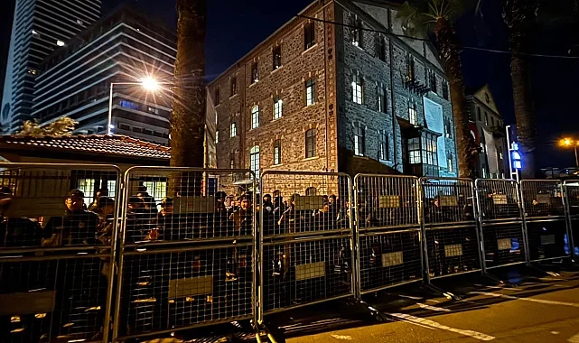 İzmir Meslek Fabrikası'na polis kuşatmasında tahliye girişimi! Başkan Tugay: Bu mülk İzmir halkınındır