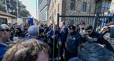 İzmir Meslek Fabrikası'nda gerginlik sürüyor! Vakıflar'ın işlemi tepki topladı