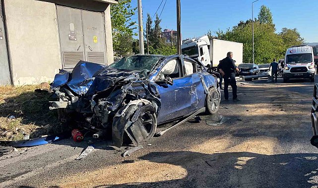 İzmir'de freni boşalan tır 10 araca çarptı: 1'i polis 3 kişi hayatını kaybetti, 5 kişi yaralandı
