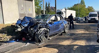 İzmir'de freni boşalan tır 10 araca çarptı: 1'i polis 3 kişi hayatını kaybetti, 5 kişi yaralandı