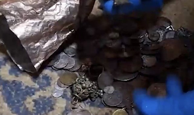 İzmir'de tarihi eser operasyonu: 203 eser ele geçirildi