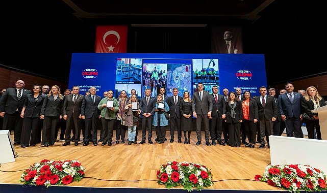 İzmir'de tarihi gün; Büyükşehir'den toplu açılış ve temel atma töreni